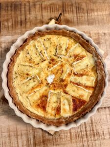 Quiche aux fromages maison sur pâte brisée au skyr