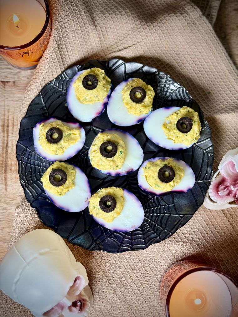 Yeux halloween avec des oeufs