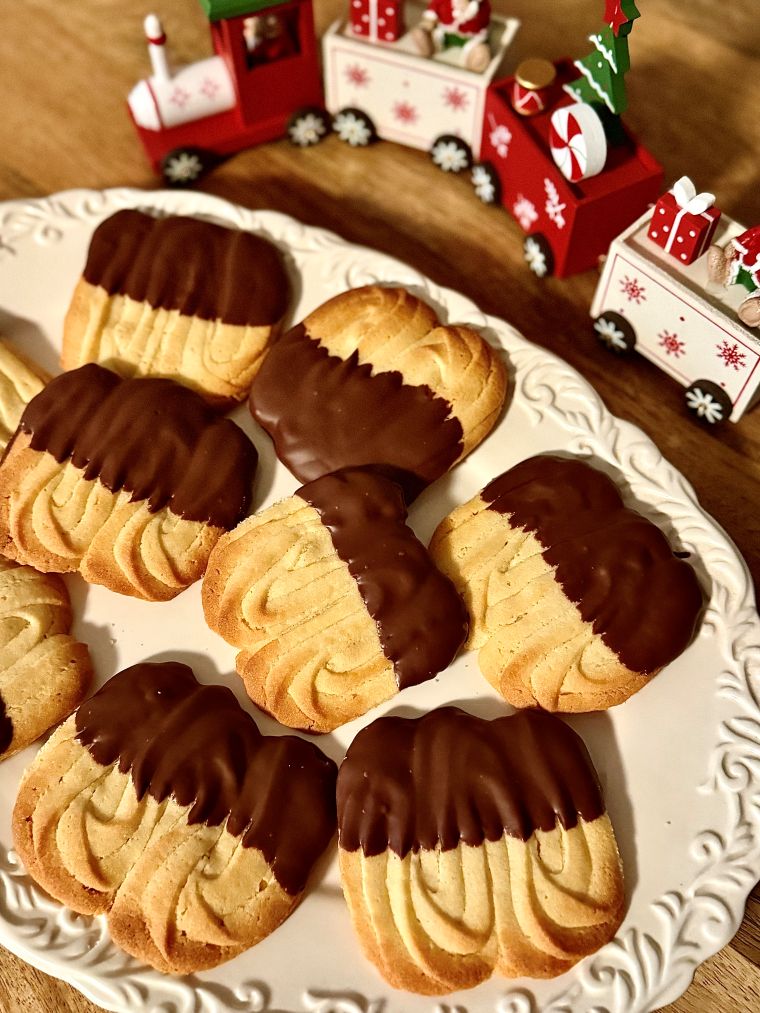 biscuit-spritz Biscuits spritz maison glacés au chocolat au lait
