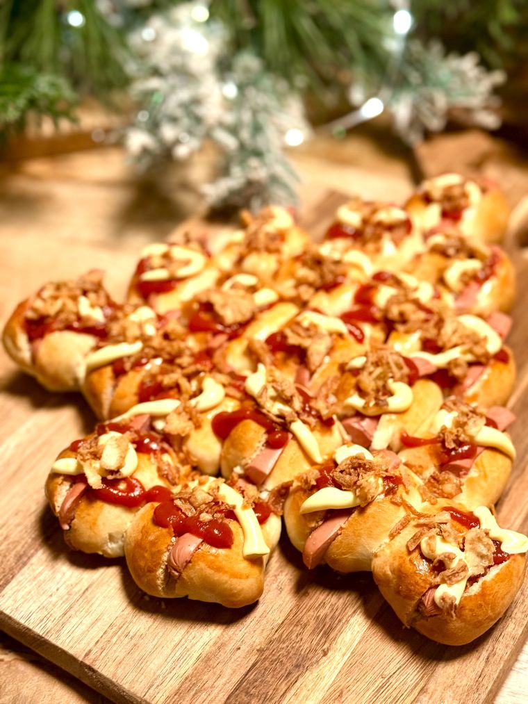 sapin apéritif pour Noël avec des hot dogs maison