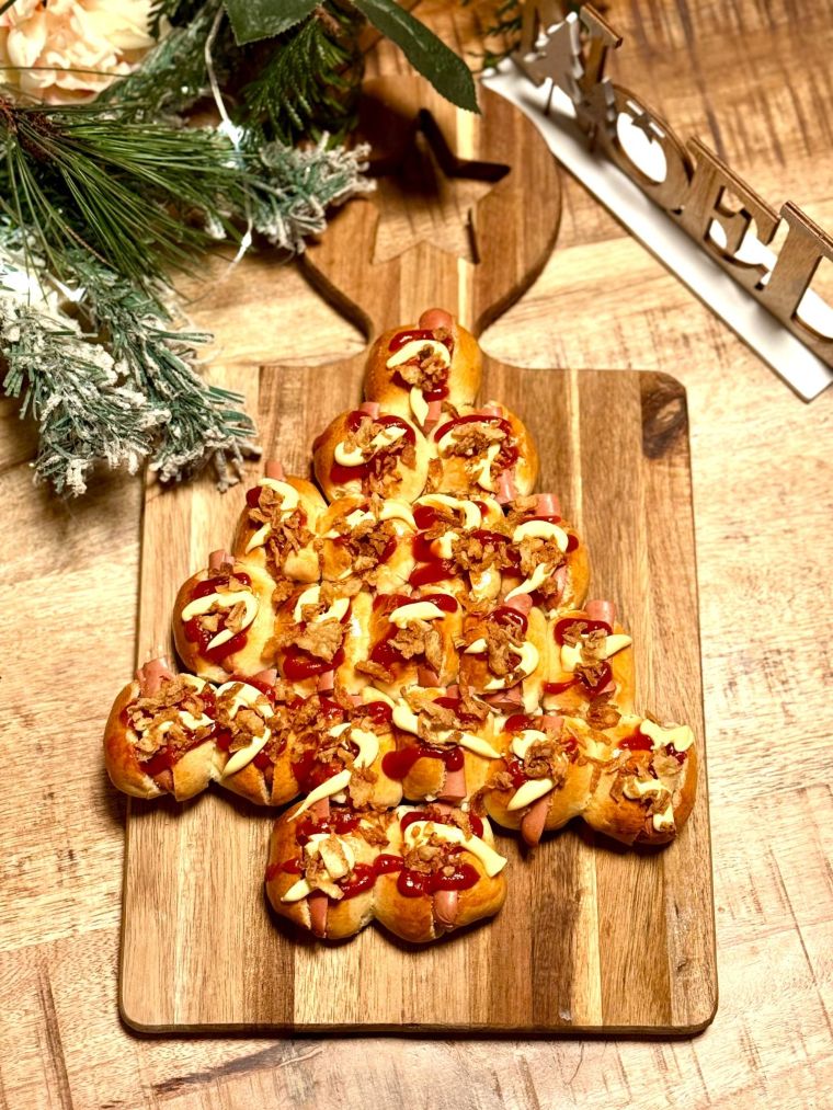 Sapin avec des mini hot dogs maison