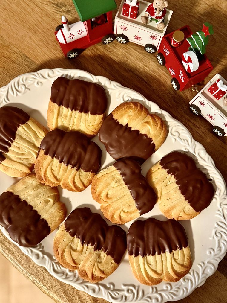 Spritz maison avec nappage chocolat au lait