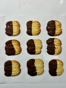 Tremper les spritz dans le chocolat fondu