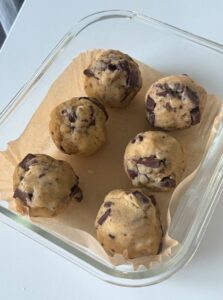 Grosses boules de pâte à cookies