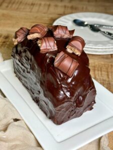 Cake chocolat insert bueno et nappage ganache