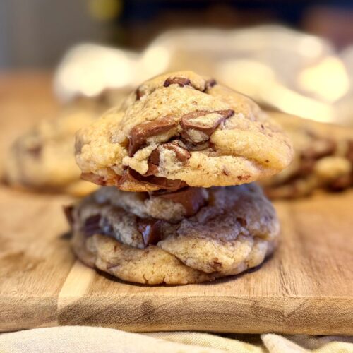 Cookies façon Bakery, gros, épais, moelleux dedans et croustillants sur les bord, avec un coeur fondant