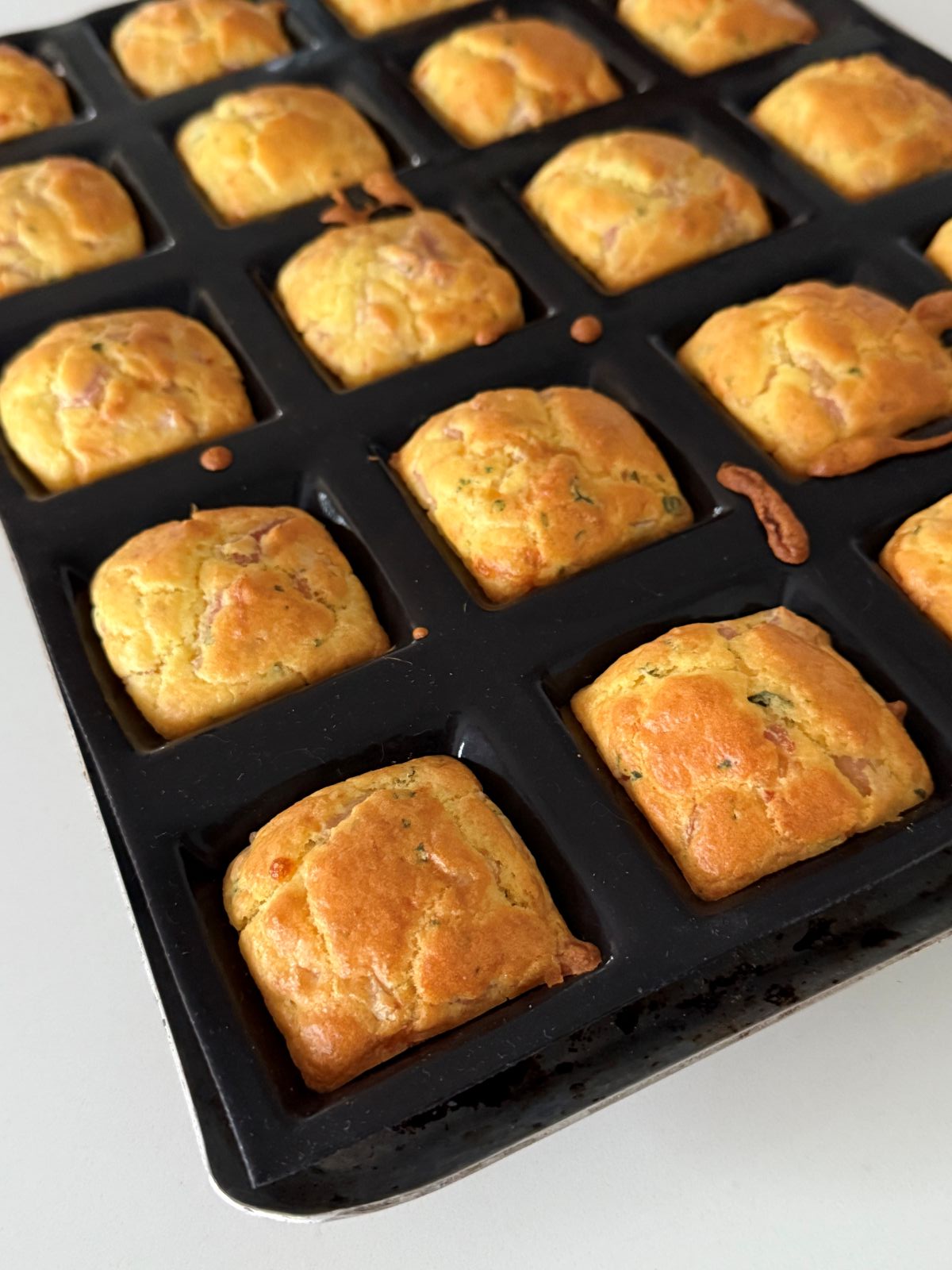cakes salés sans gluten au jambon, fromage et basilic