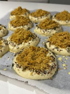 dorer à l'oeuf et saupoudrer de graines