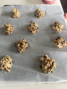 tas de cookies maison aux flocons d'avoine