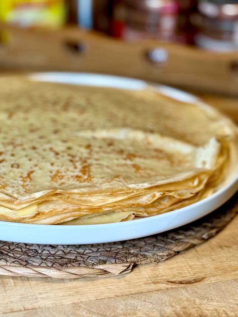 Crêpes fines et parfumées à l'orange, fève tonka et rhum