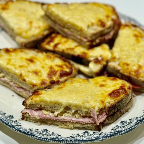 Croque-monsieur à la crème de gouda, jambon et gratiné au four