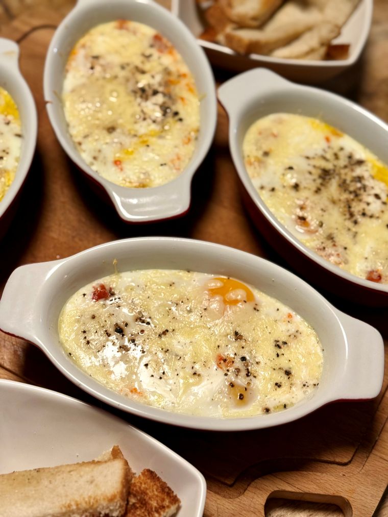 Ramequins oeufs cocotte au chorizo et fromage