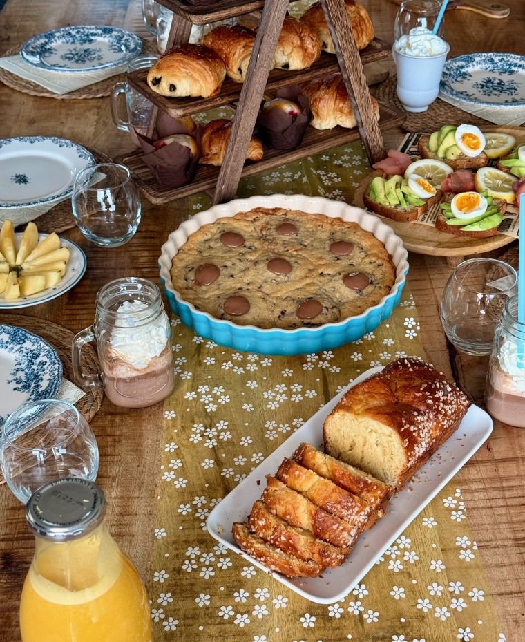 brunch : brioche, cookie, toast avocat, viennoiseires, muffins