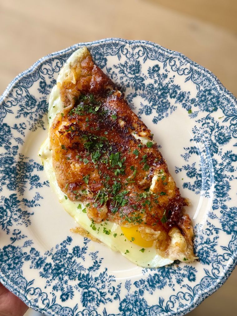 cheese-honey-eggs oeufs au plat sur mozzarella, miel, huile