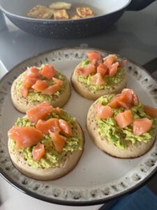 crumpet avocat et saumon