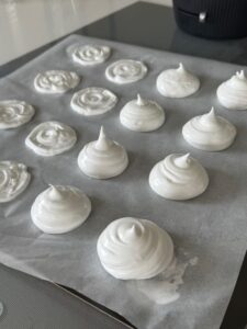pocher la meringue pour les merveilleux