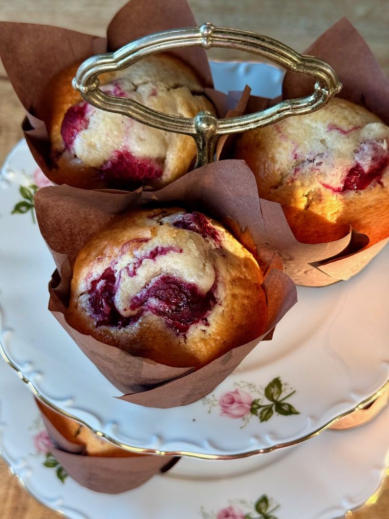 Muffins moelleux aux framboises, yaourt, zestes de citron