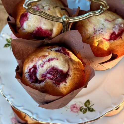 muffins maison aux framboises, yaourt et zeste de citron