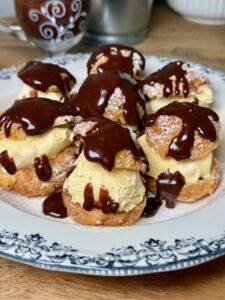 chouquettes, glace, nappage chocolat