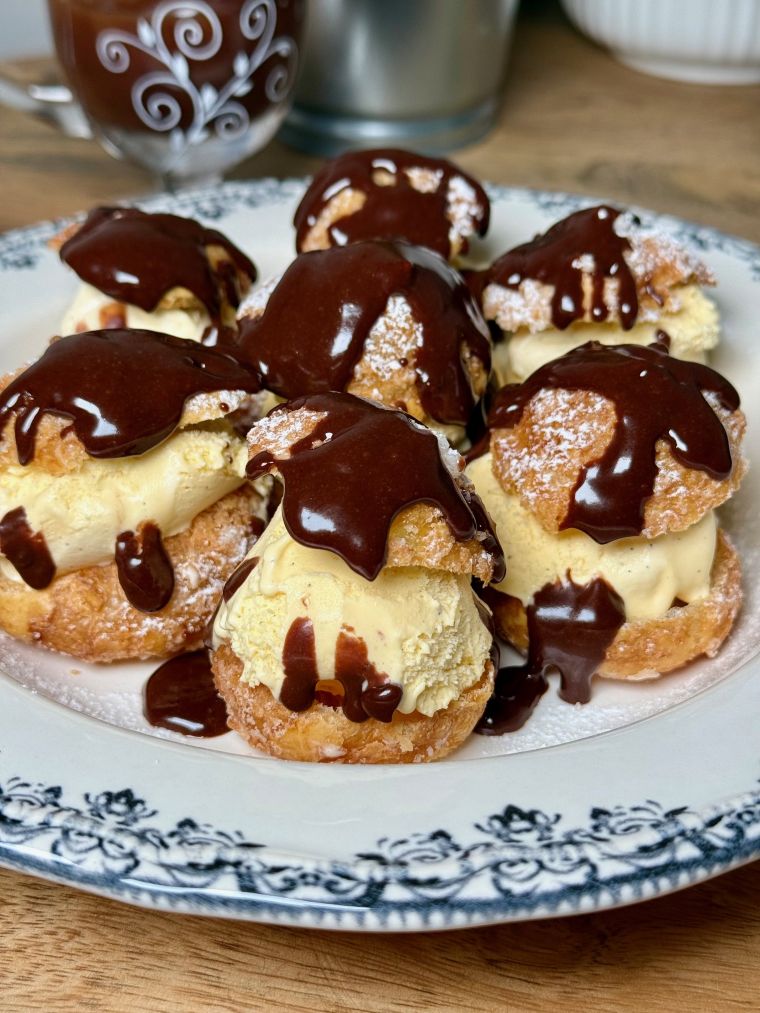 chouquettes, glace, nappage chocolat