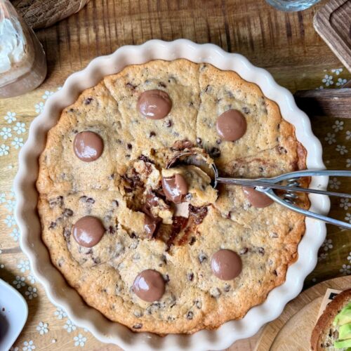 cookie xl dans son moule, fourré au nutella, à partager. Scoopable cookie ou cookie à ramsser.