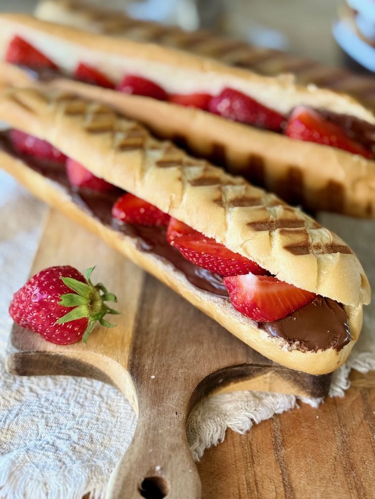 Panini fraises et nutella maison avec baguette viennoise
