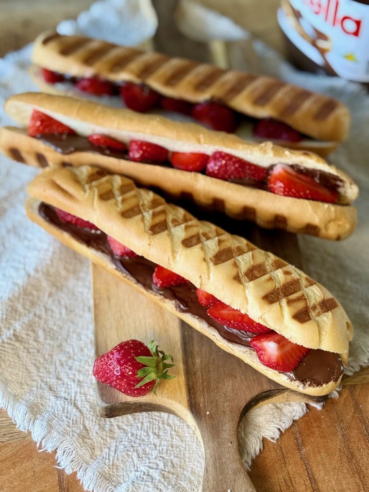 Panini maison avec baguette viennoise, nutella et fraises