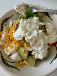 salade et sauce skyr et cornichons miel