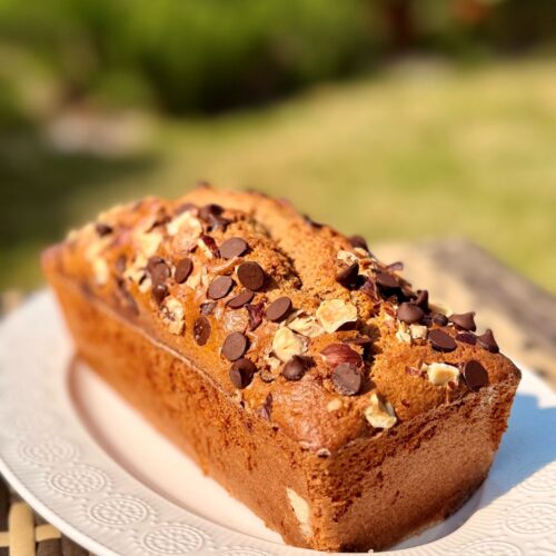 Banana bread healthy, aux noix, noisettes, pépites de chocolat, sucre de coco, huile de coco, farine d'épeautre, cannelle, amandes ultra moelleux