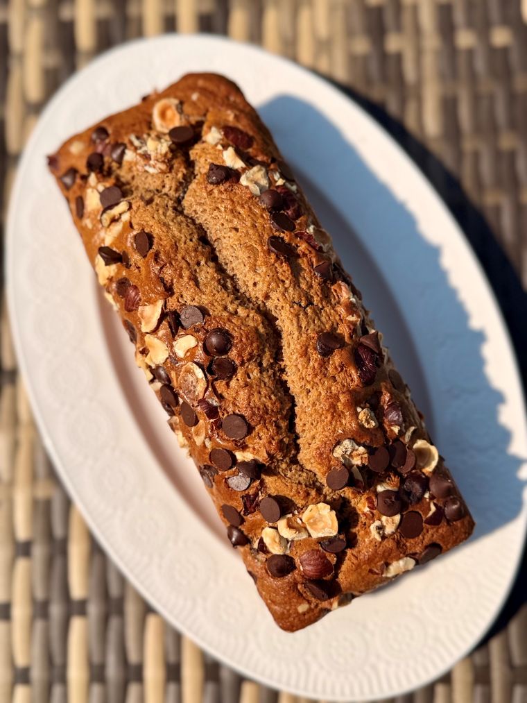banana bread aux noix, noisettes, amandes, bananes, chocolat noir, cannelle, sucre de coco, huile de coco...