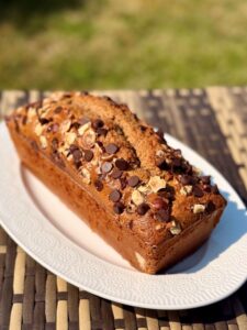 Banana bread sain et gourmand ultra moelleux aux pépites de chocolat
