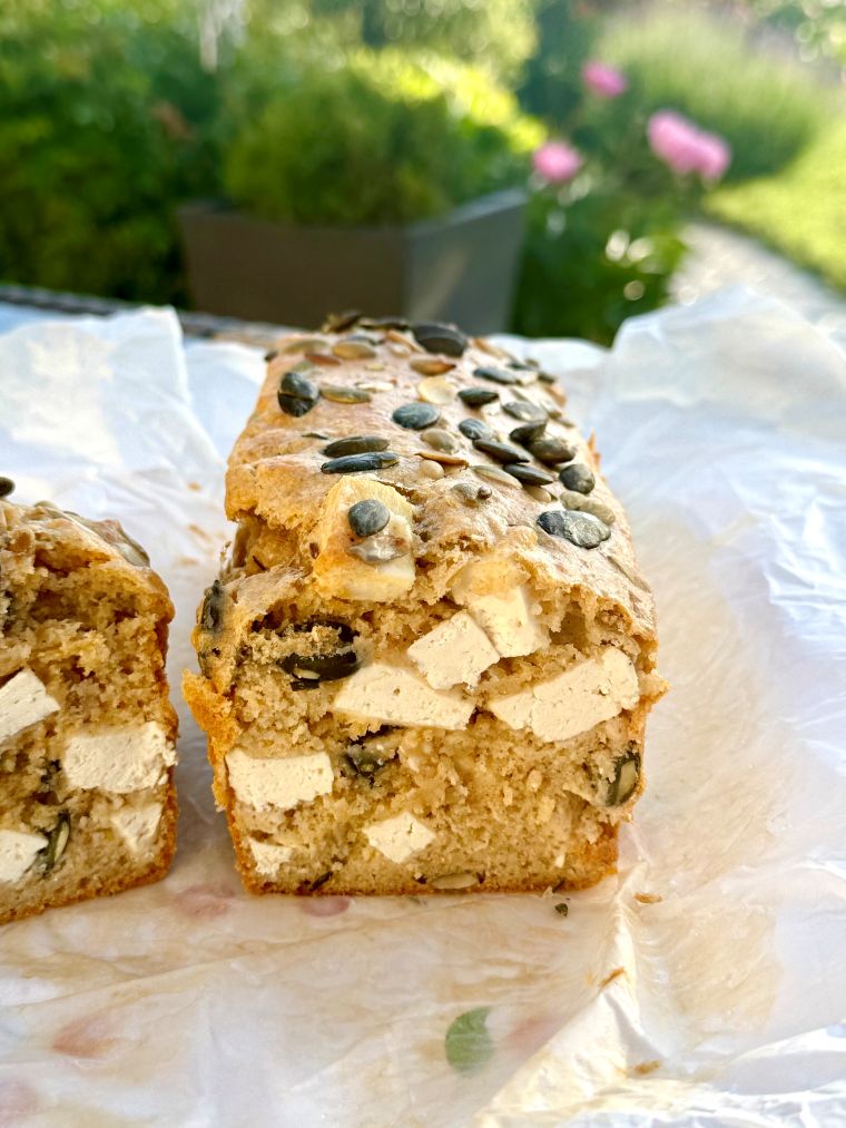 cake apéritif healthy : tofu et graines