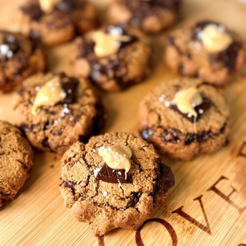 Cookies protéinés au chocolat noir et cacahuète