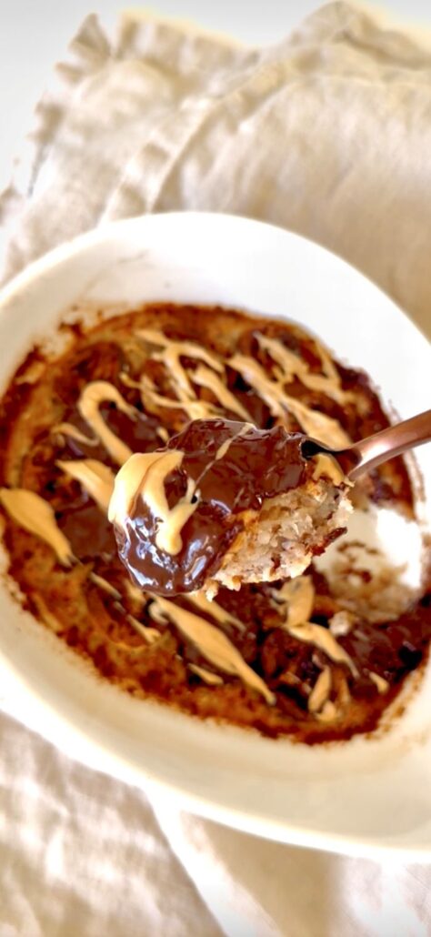 Flocons d'avoine cuits en air fryer avec banane et chocolat