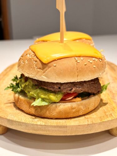 burger mexicain : guacamole, steak smashé, mozzarella, cheddar
