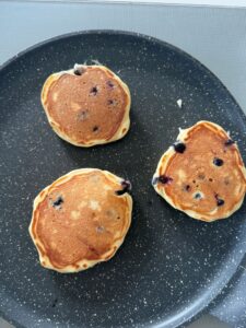 Cuisson des pancakes en brunch
